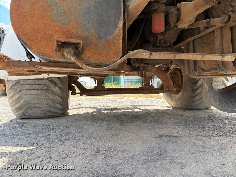 image for item EW8686 1990 Ford LN8000 applicator truck