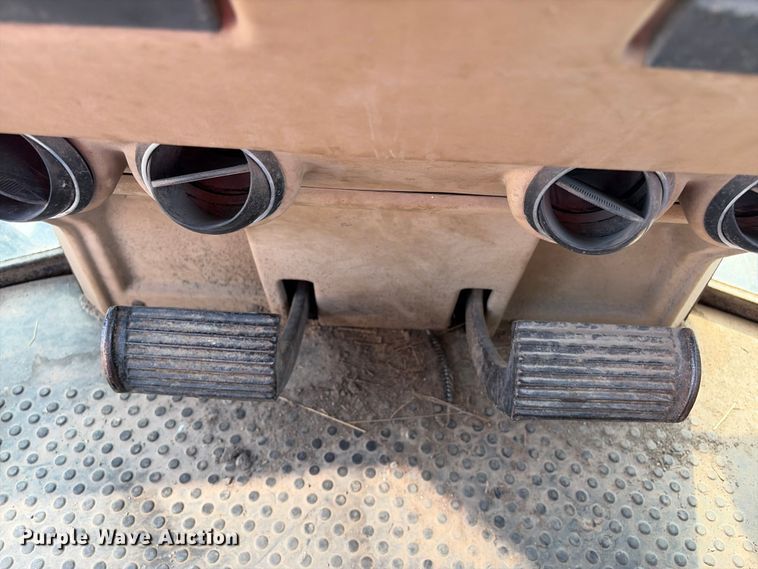 image for item EX2133 1990 Caterpillar Challenger 65 tractor