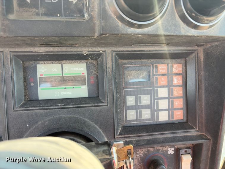 image for item EX2133 1990 Caterpillar Challenger 65 tractor