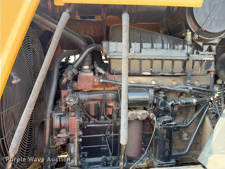 image for item EX2133 1990 Caterpillar Challenger 65 tractor