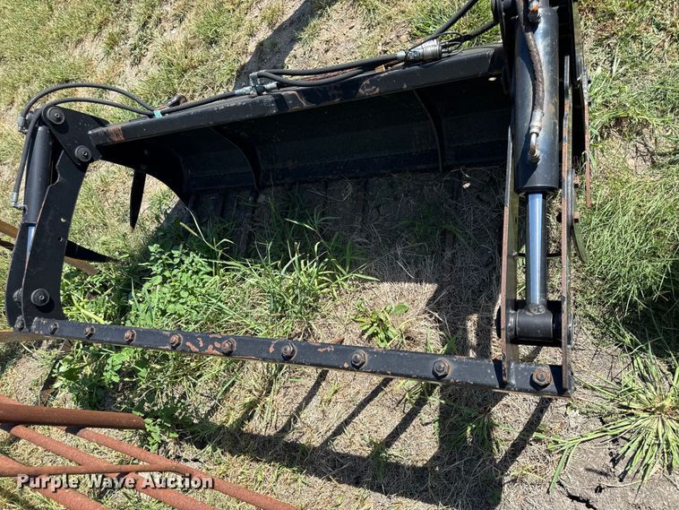 image for item EX2194 CNH America grapple bucket