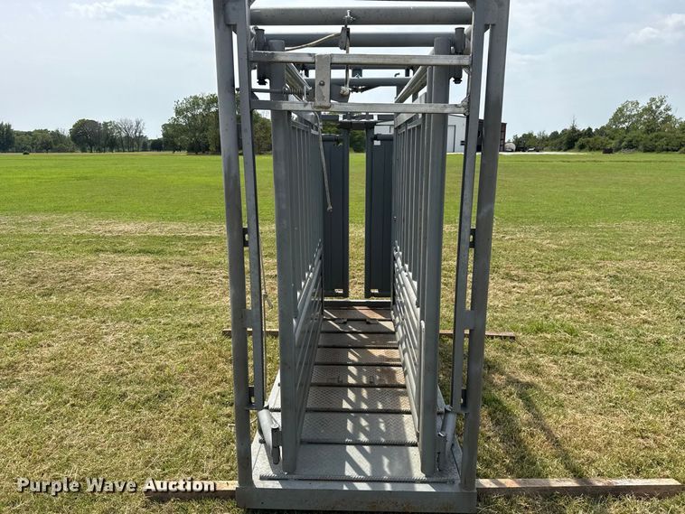 image for item FC4127 Pearson CMC01SC livestock chute