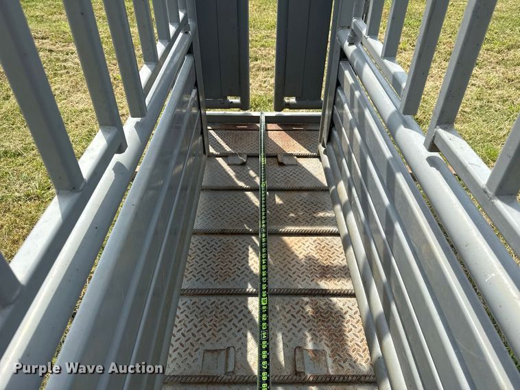 image for item FC4127 Pearson CMC01SC livestock chute