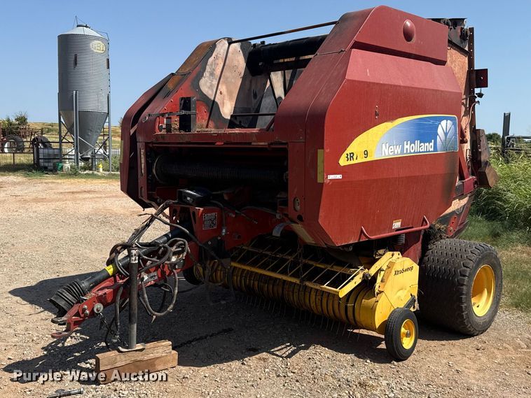 2008 New Holland BR7090 round baler