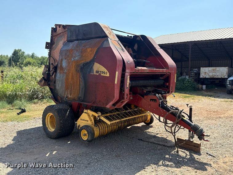 image for item FC4184 2008 New Holland BR7090 round baler