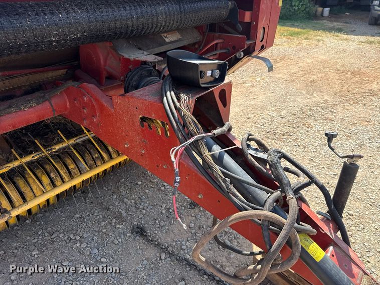 image for item FC4184 2008 New Holland BR7090 round baler