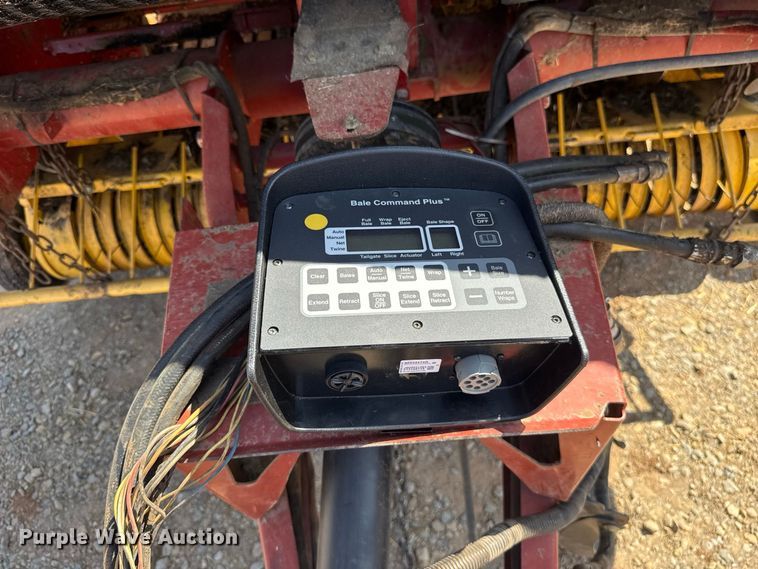 image for item FC4184 2008 New Holland BR7090 round baler