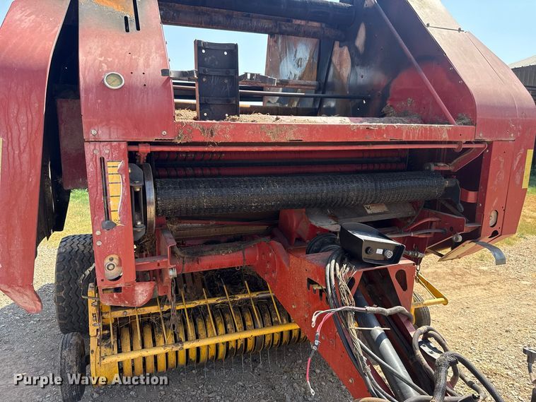 image for item FC4184 2008 New Holland BR7090 round baler