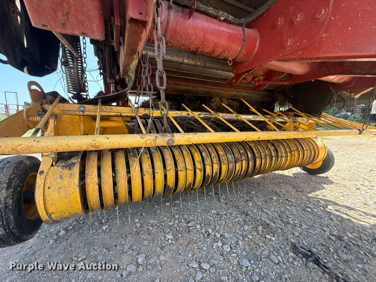 image for item FC4184 2008 New Holland BR7090 round baler
