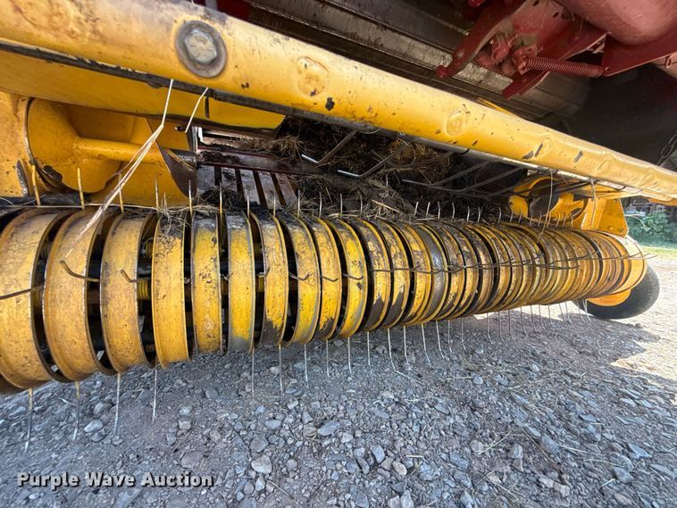 image for item FC4184 2008 New Holland BR7090 round baler