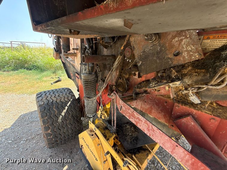 image for item FC4184 2008 New Holland BR7090 round baler