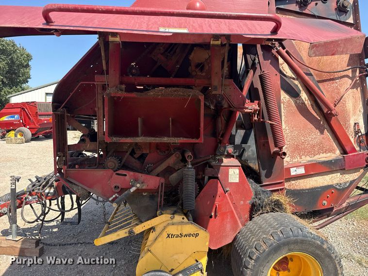 image for item FC4184 2008 New Holland BR7090 round baler