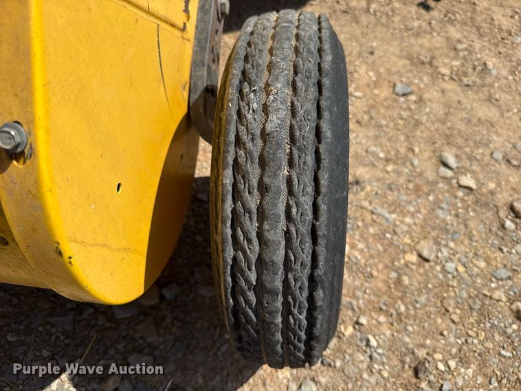 image for item FC4184 2008 New Holland BR7090 round baler