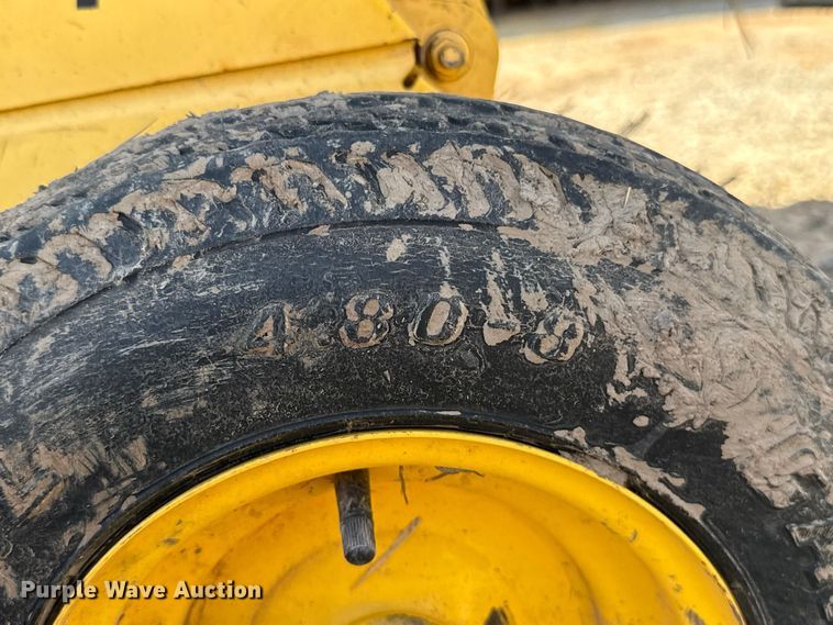image for item FC4184 2008 New Holland BR7090 round baler