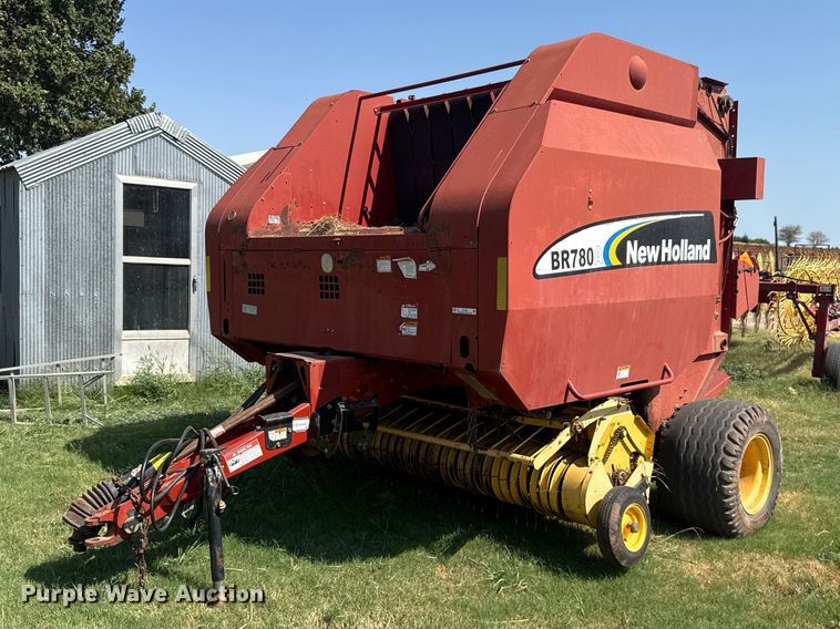 2007 New Holland BR780A round baler
