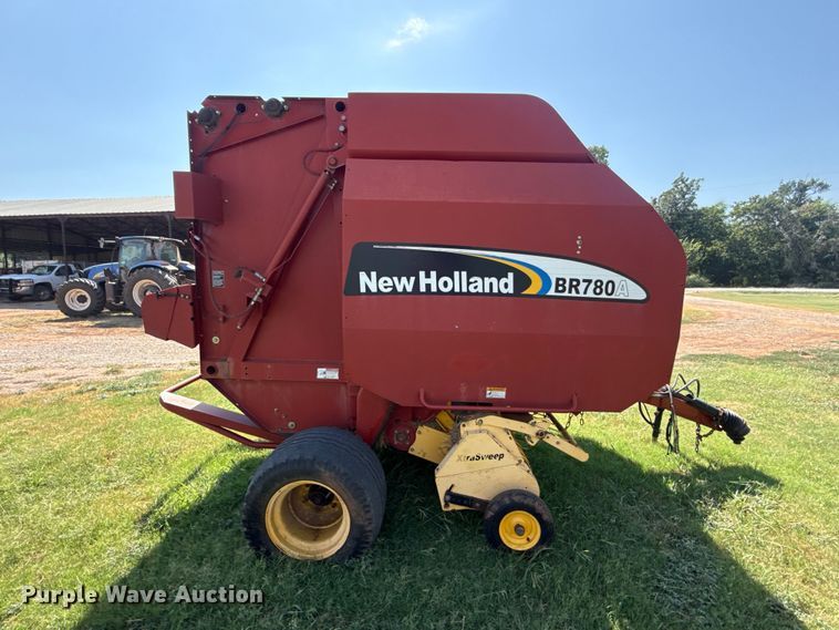 image for item FC4185 2007 New Holland BR780A round baler