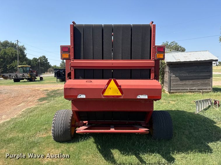 image for item FC4185 2007 New Holland BR780A round baler
