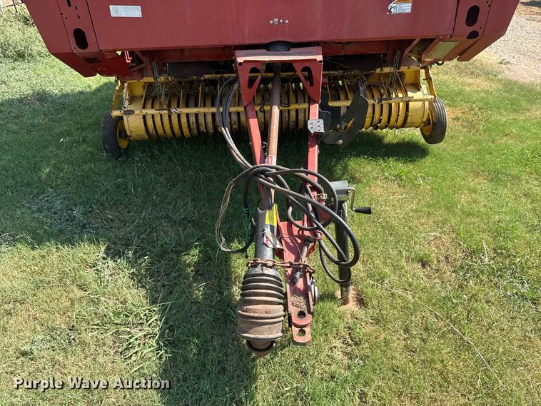image for item FC4185 2007 New Holland BR780A round baler