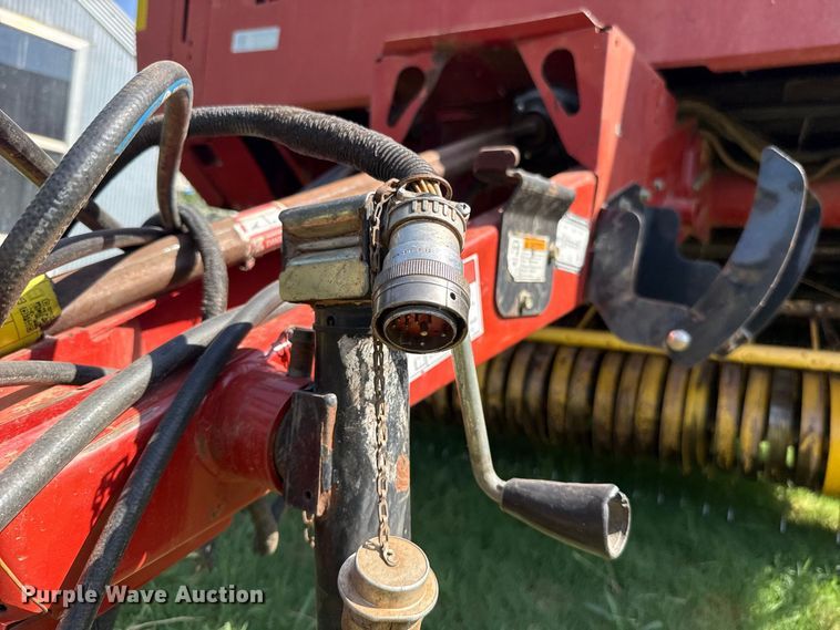 image for item FC4185 2007 New Holland BR780A round baler