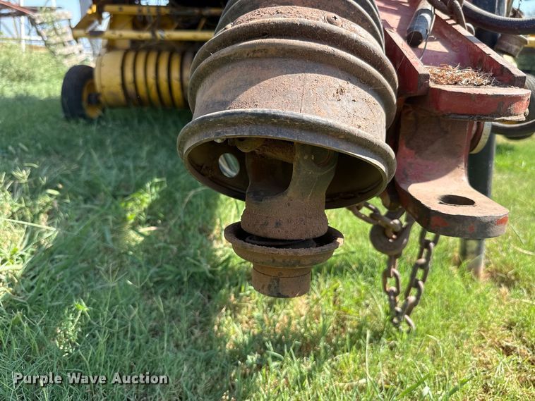 image for item FC4185 2007 New Holland BR780A round baler
