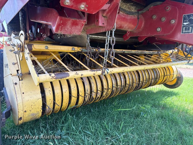 image for item FC4185 2007 New Holland BR780A round baler