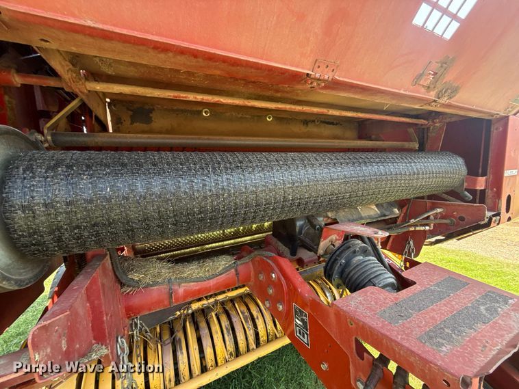 image for item FC4185 2007 New Holland BR780A round baler