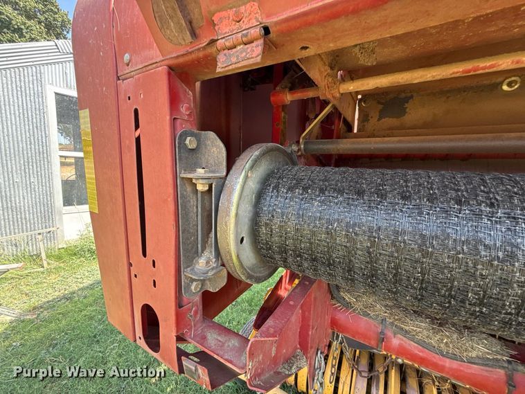 image for item FC4185 2007 New Holland BR780A round baler