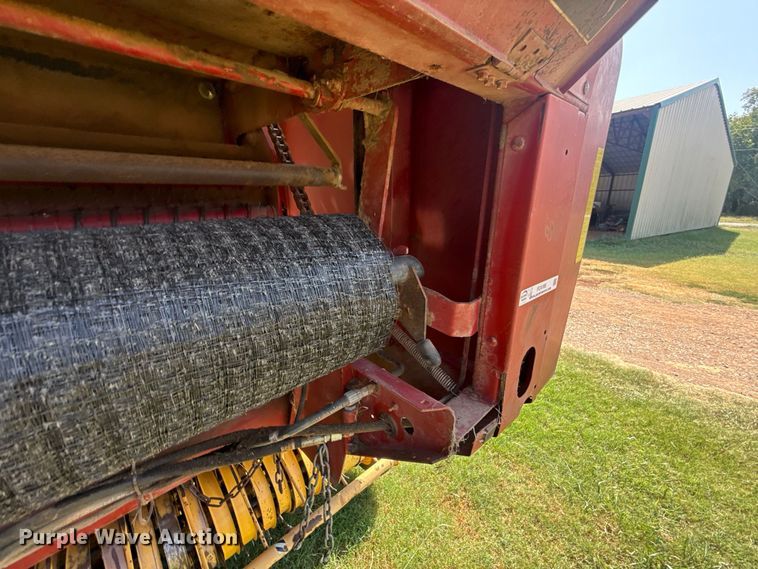 image for item FC4185 2007 New Holland BR780A round baler