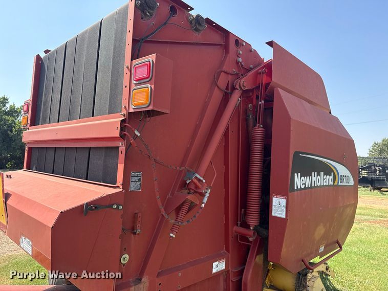 image for item FC4185 2007 New Holland BR780A round baler