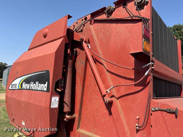 image for item FC4185 2007 New Holland BR780A round baler