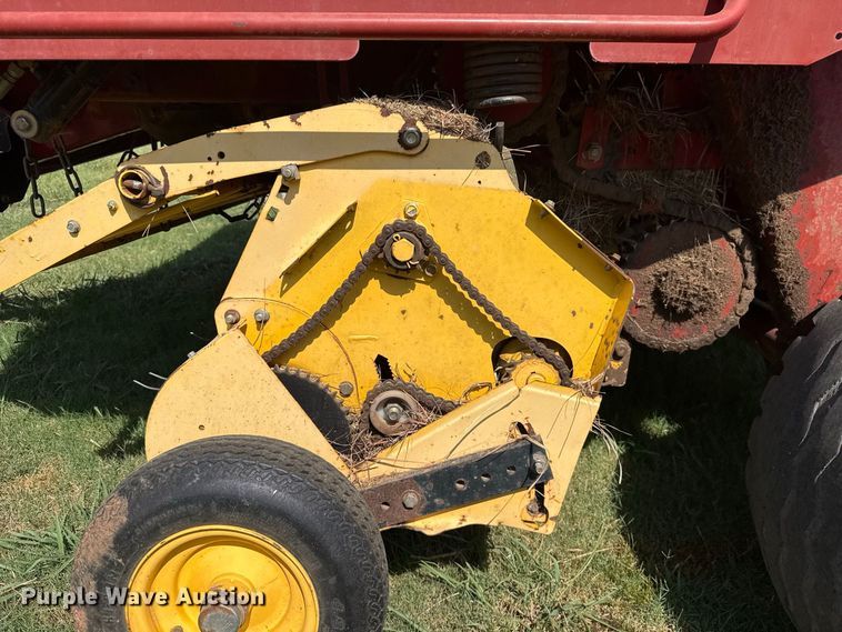 image for item FC4185 2007 New Holland BR780A round baler