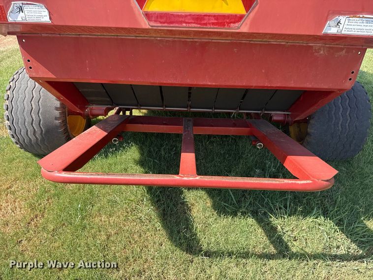 image for item FC4185 2007 New Holland BR780A round baler