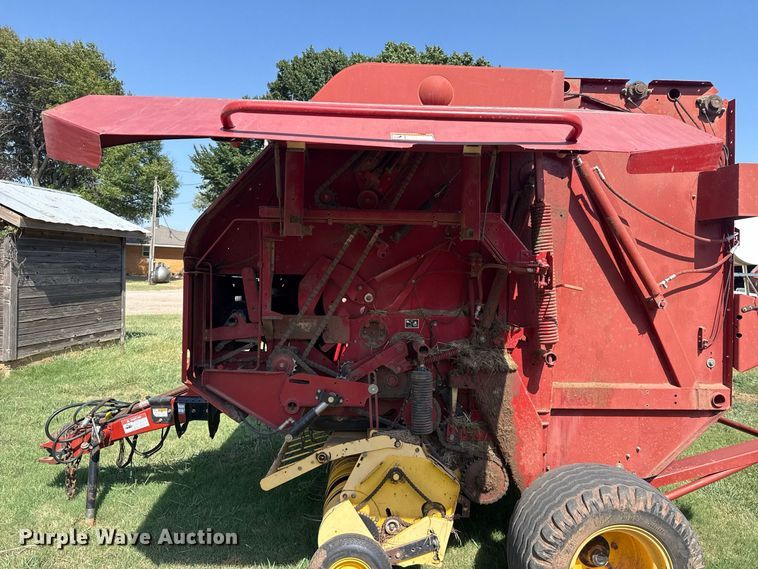image for item FC4185 2007 New Holland BR780A round baler