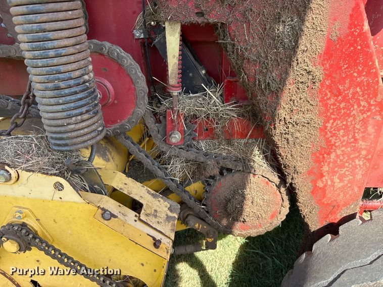 image for item FC4185 2007 New Holland BR780A round baler