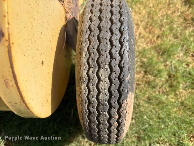 image for item FC4185 2007 New Holland BR780A round baler