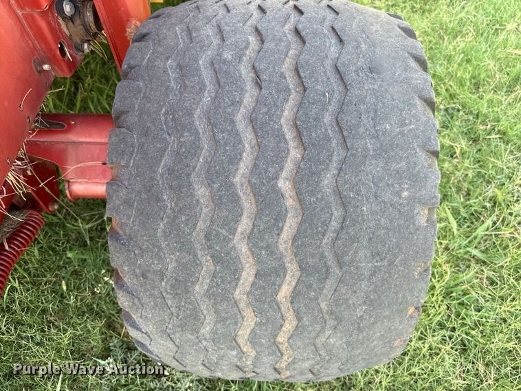 image for item FC4185 2007 New Holland BR780A round baler