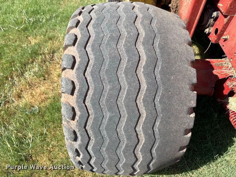 image for item FC4185 2007 New Holland BR780A round baler