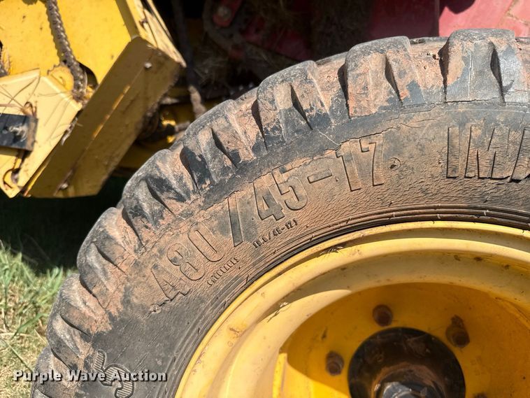 image for item FC4185 2007 New Holland BR780A round baler
