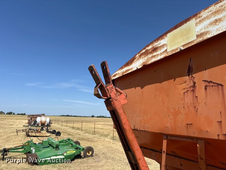 image for item FC4186 Bradford Industries T-10 gravity wagon