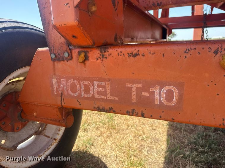 image for item FC4186 Bradford Industries T-10 gravity wagon