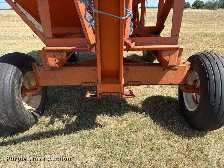 image for item FC4186 Bradford Industries T-10 gravity wagon