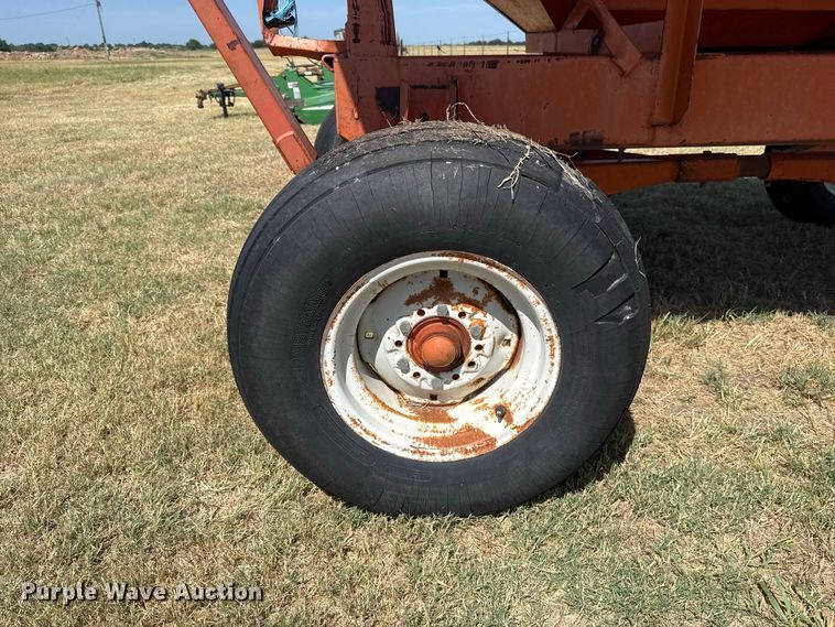 image for item FC4186 Bradford Industries T-10 gravity wagon