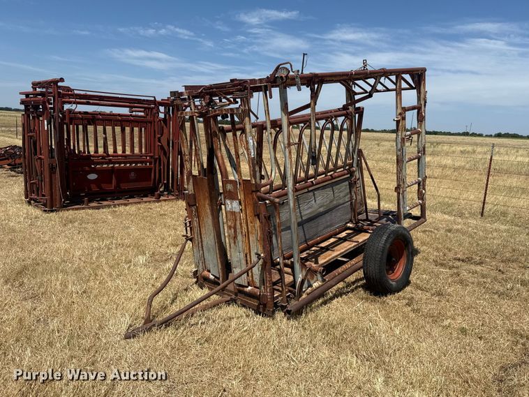W-W Manufacturing Co. portable livestock chute