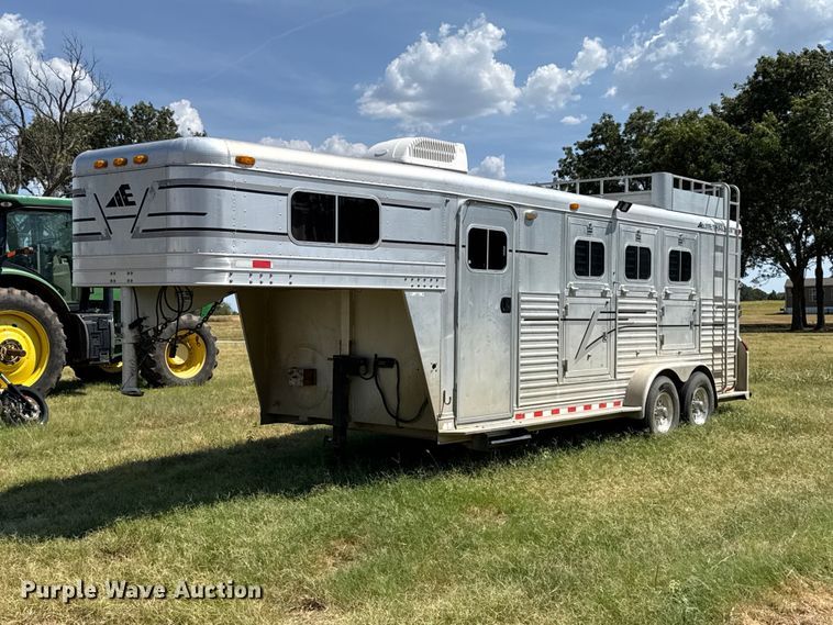 2002 Elite livestock trailer