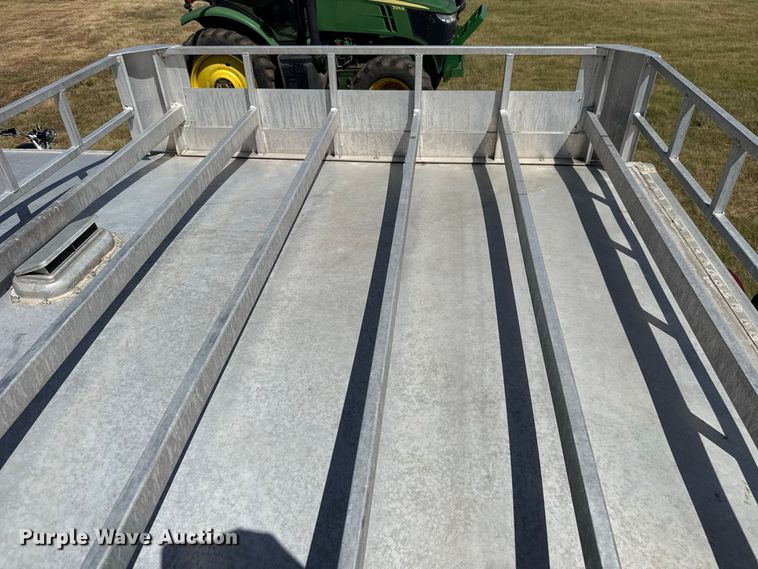 image for item FC4209 2002 Elite livestock trailer