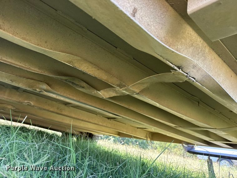 image for item FC4209 2002 Elite livestock trailer