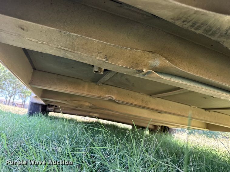 image for item FC4209 2002 Elite livestock trailer