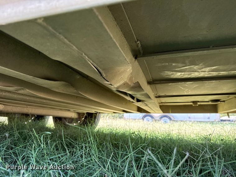 image for item FC4209 2002 Elite livestock trailer