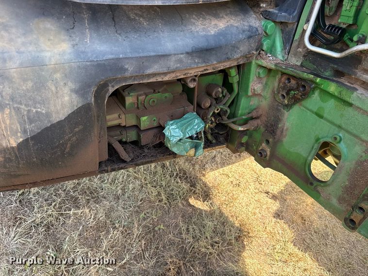 image for item FC4216 2011 John Deere 7215R MFWD tractor