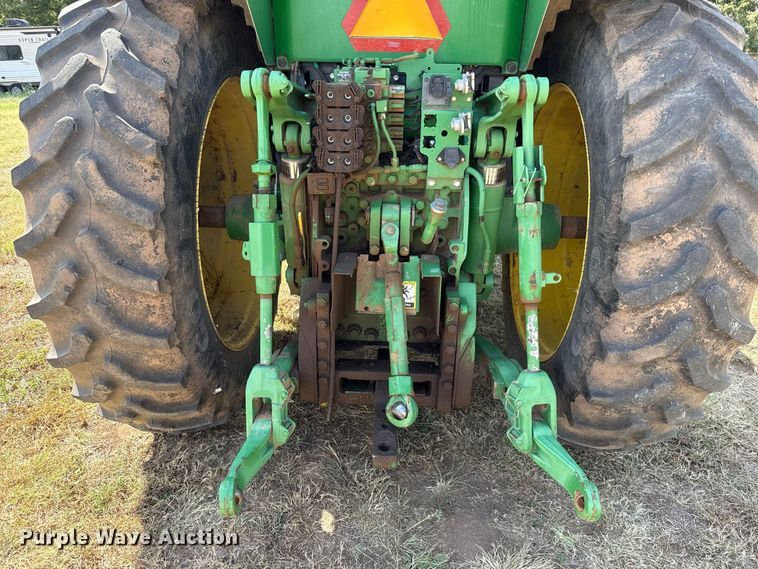 image for item FC4216 2011 John Deere 7215R MFWD tractor